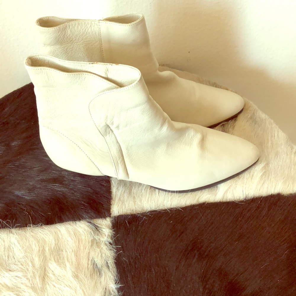 Bootie Ankle In Summer White size 7 B